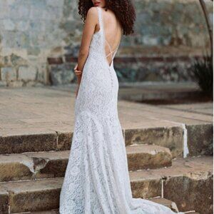 NEW, NEVER WORN WILDERLY BRIDE WEDDING GOWN DRESS, DAHLIA STYLE